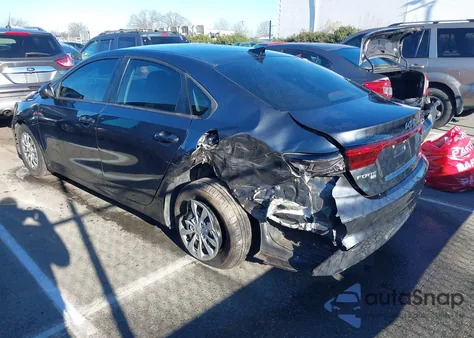 2022 Kia Forte Fe z USA, uszkodzony, nr VIN 3KPF24AD9NE446109